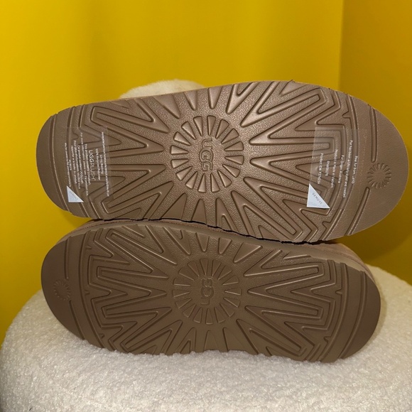 NEW UGG Women's Classic Chillapeak Tall Platform Boot Size 6 - Picture 12 of 16